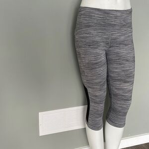 Lululemon size 8 capris